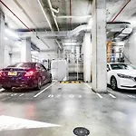 Hurstville温馨舒适公寓。走路1分钟到火车站，周围大型超市，大型商场，电影院，美食街环绕。