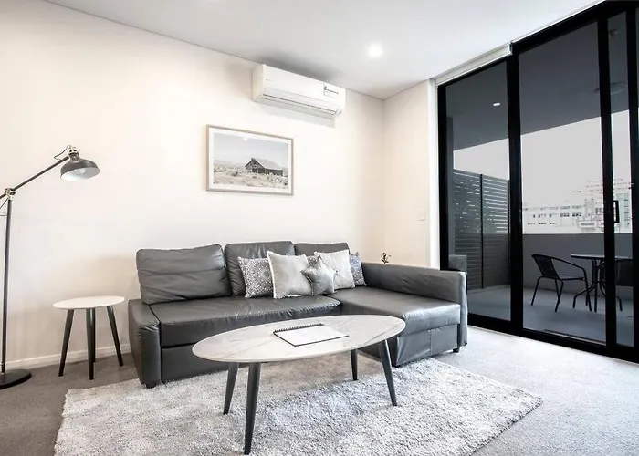 Hurstville温馨舒适公寓。走路1分钟到火车站，周围大型超市，大型商场，电影院，美食街环绕。