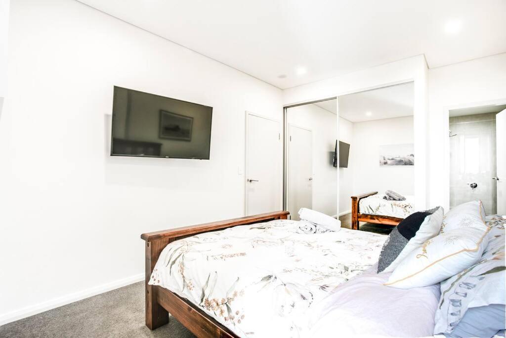 Apartment Hurstville温馨舒适公寓。走路1分钟到火车站，周围大型超市，大型商场，电影院，美食街环绕。 Sydney