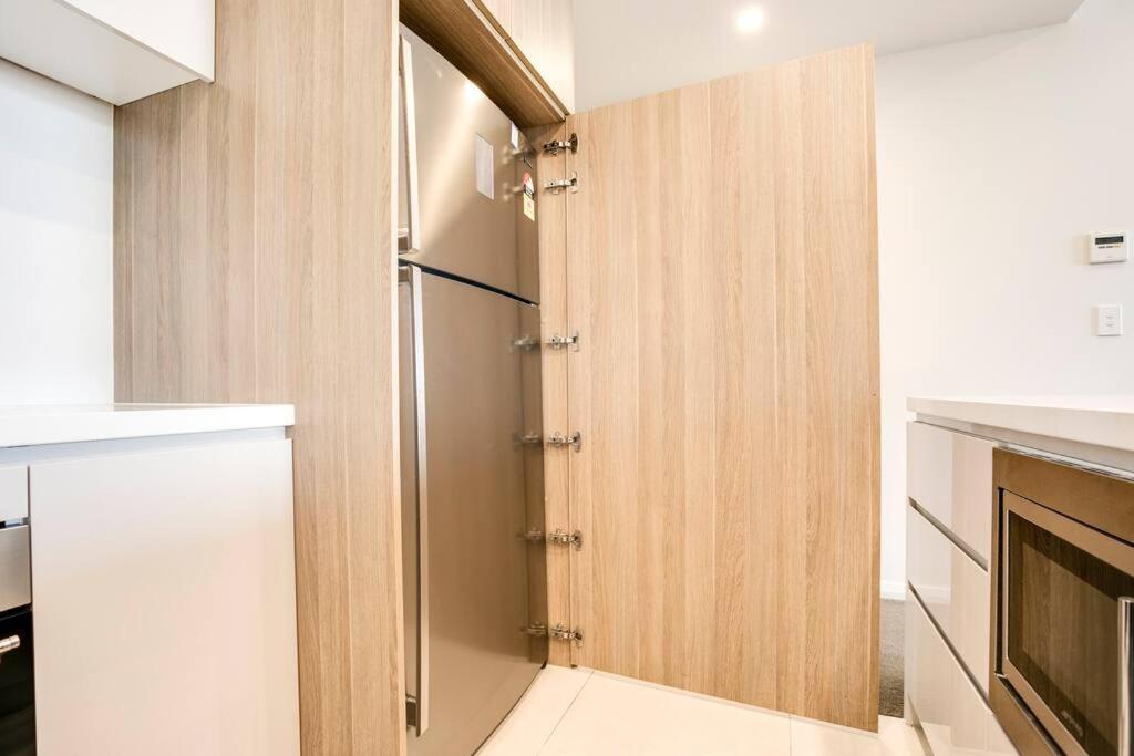 Apartment Hurstville温馨舒适公寓。走路1分钟到火车站，周围大型超市，大型商场，电影院，美食街环绕。