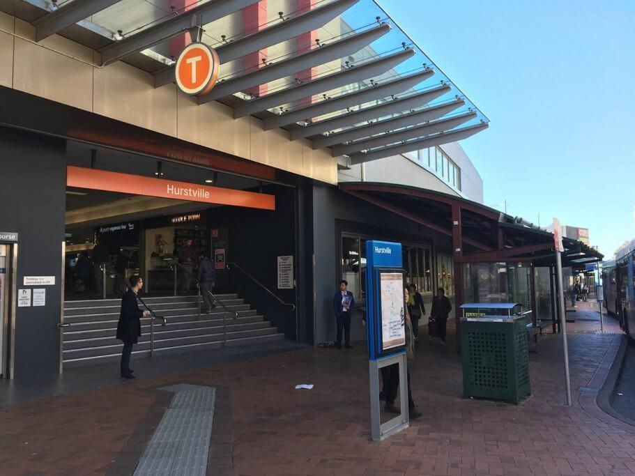 Apartment Hurstville温馨舒适公寓。走路1分钟到火车站，周围大型超市，大型商场，电影院，美食街环绕。
