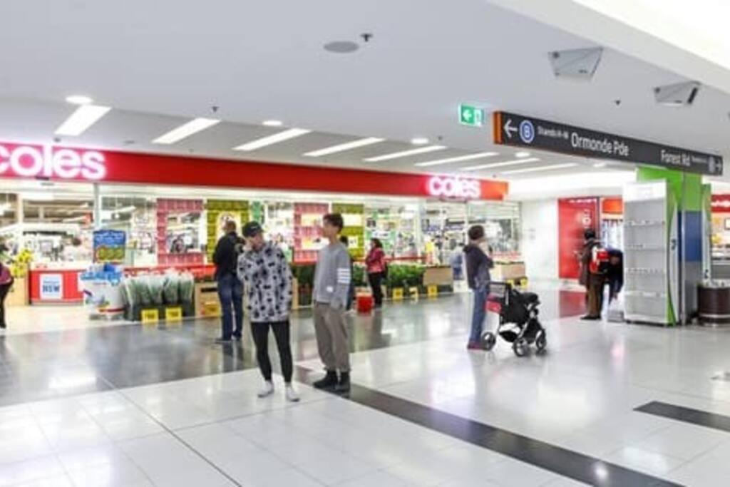 Hurstville温馨舒适公寓。走路1分钟到火车站，周围大型超市，大型商场，电影院，美食街环绕。