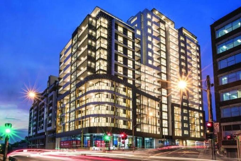 Hurstville温馨舒适公寓。走路1分钟到火车站，周围大型超市，大型商场，电影院，美食街环绕。 Apartment Sydney
