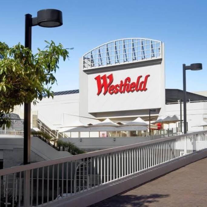 Hurstville温馨舒适公寓。走路1分钟到火车站，周围大型超市，大型商场，电影院，美食街环绕。 * Sydney