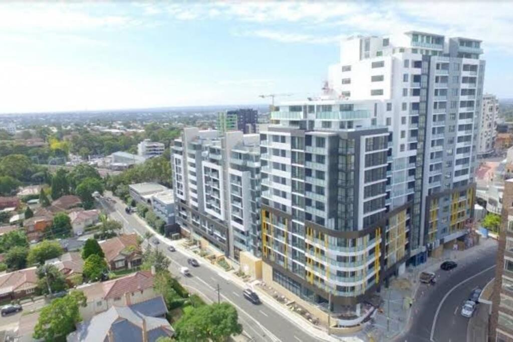 Hurstville温馨舒适公寓。走路1分钟到火车站，周围大型超市，大型商场，电影院，美食街环绕。 Apartment